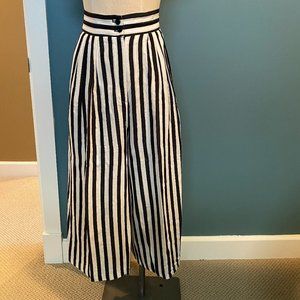 Wide leg, 3/4 length pants